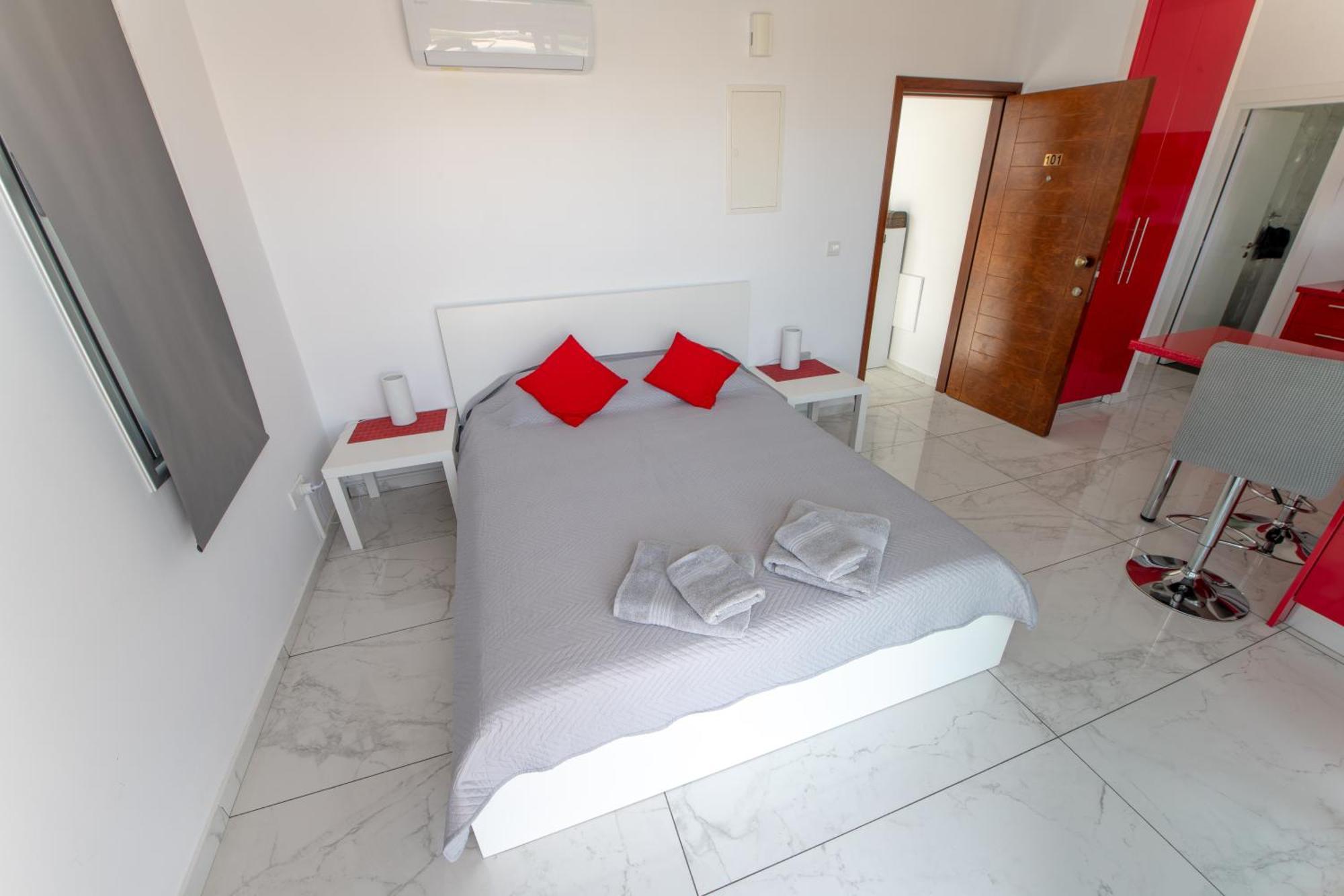 Dream- Downtown-Studios Пафос Экстерьер фото