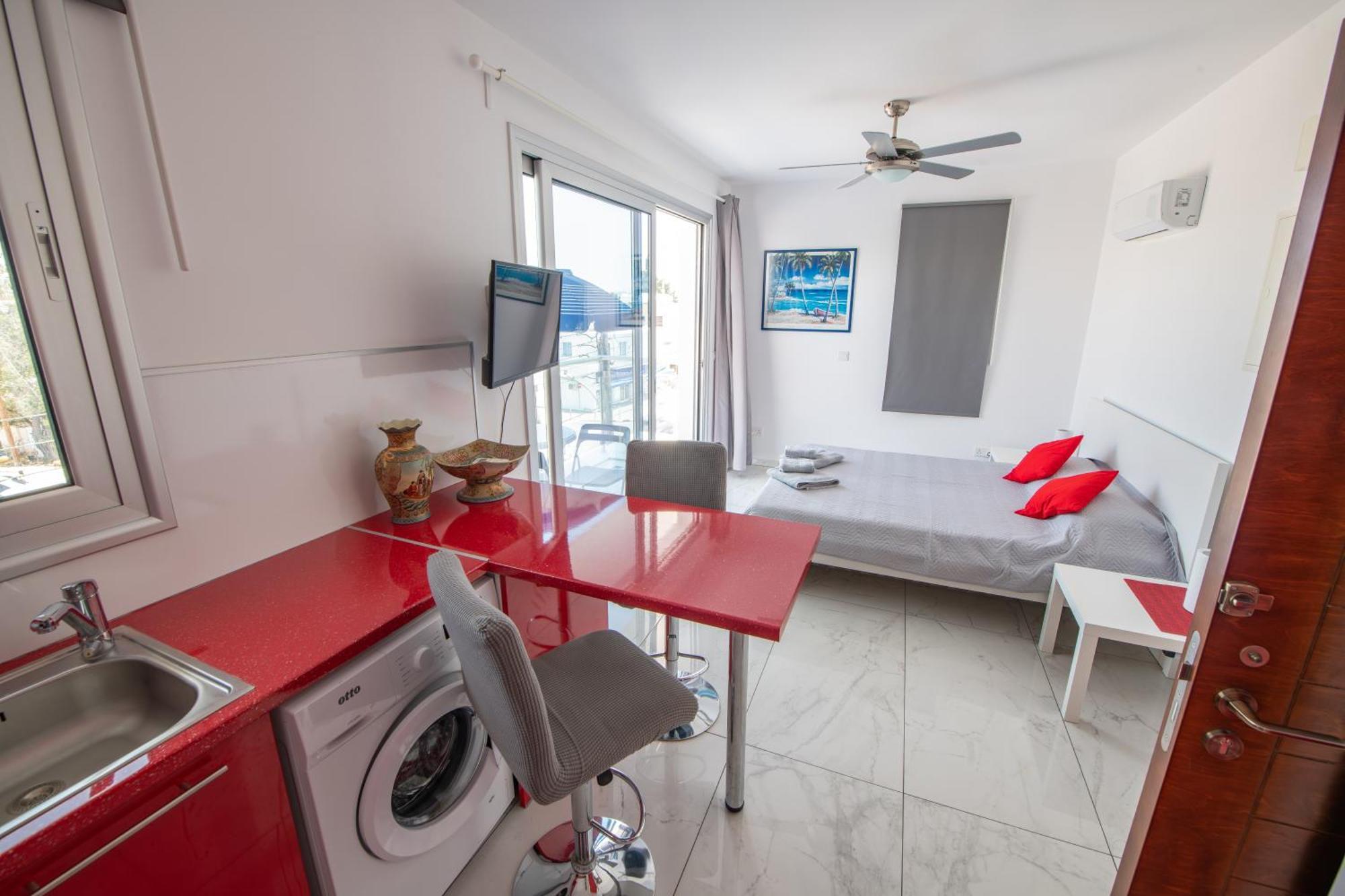 Dream- Downtown-Studios Пафос Экстерьер фото
